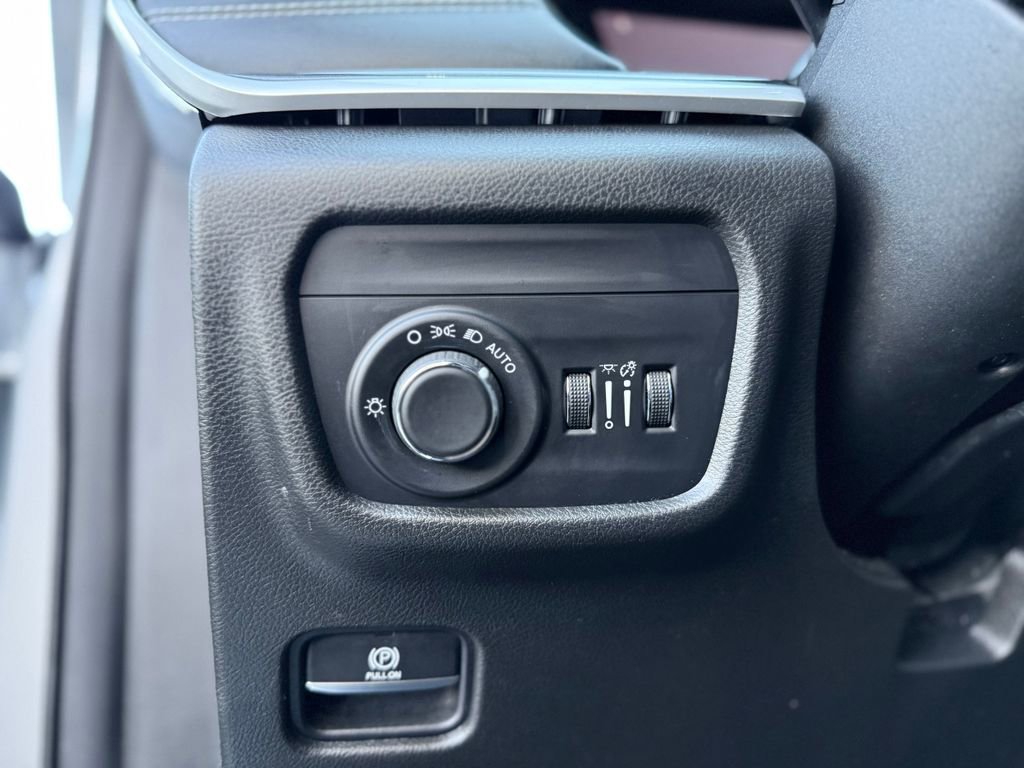 Used 2021 Jeep Grand Cherokee L Laredo image 22