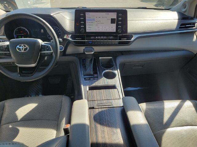 Used 2023 Toyota Sienna Limited FWD image 16