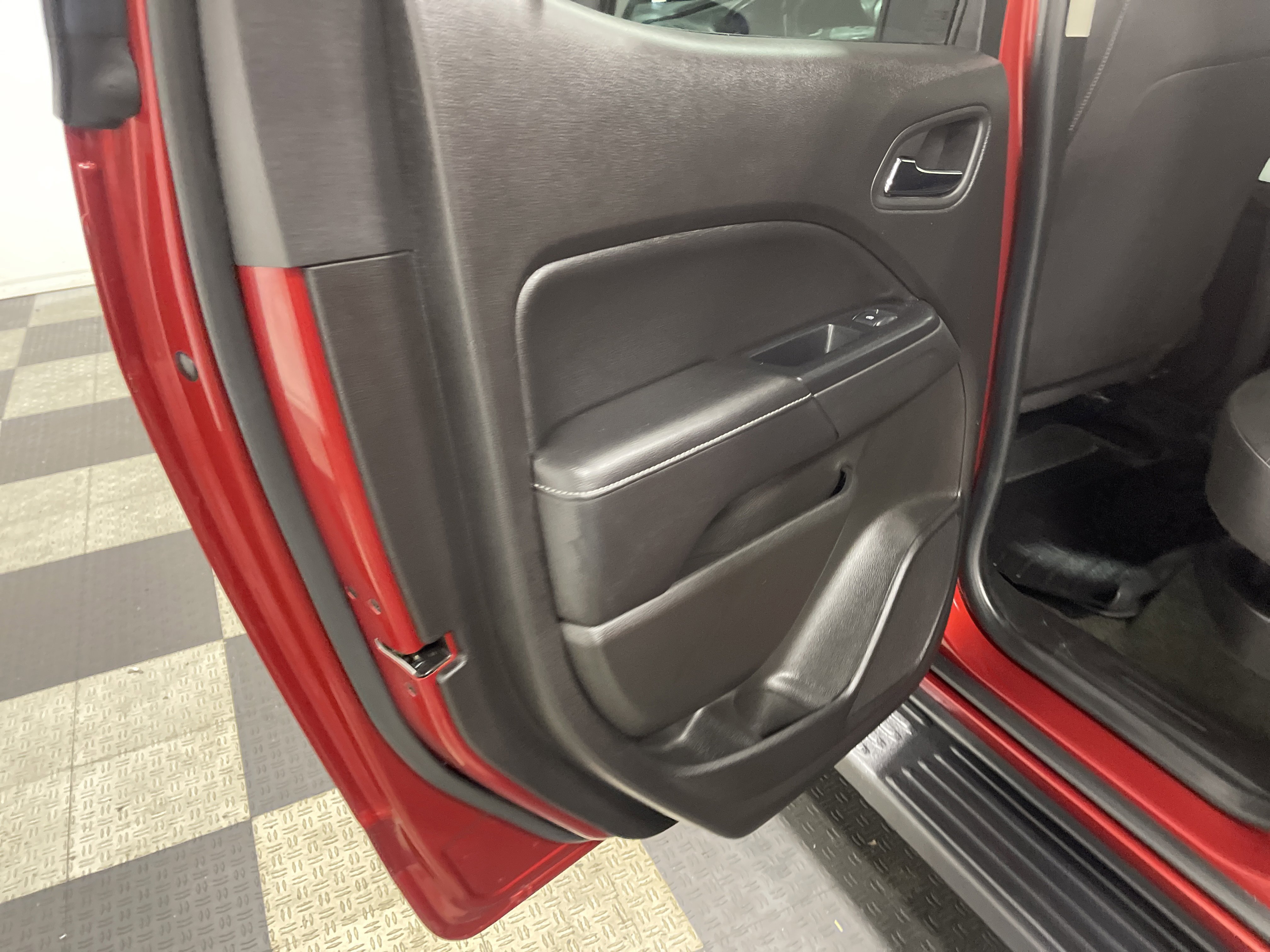 Used 2016 GMC Canyon SLE w/ SLE Convenience Package image 15