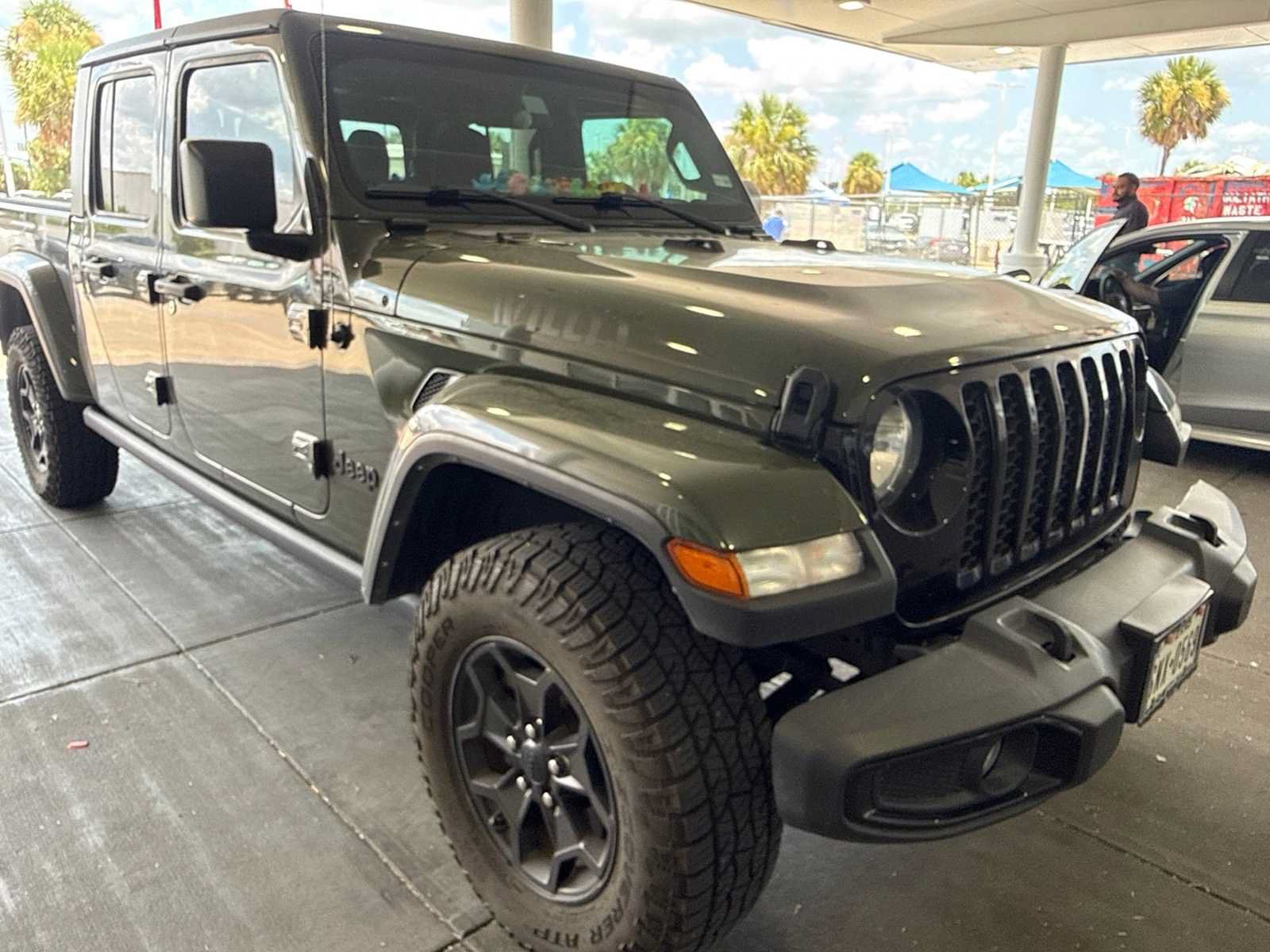 Used 2023 Jeep Gladiator Sport AWD/4WD image 10