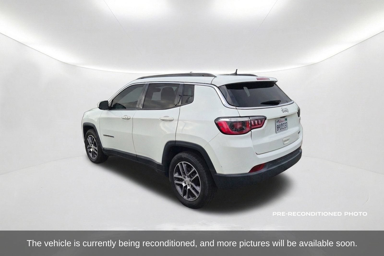 Used 2018 Jeep Compass Latitude w/ Popular Equipment Group FWD image 8