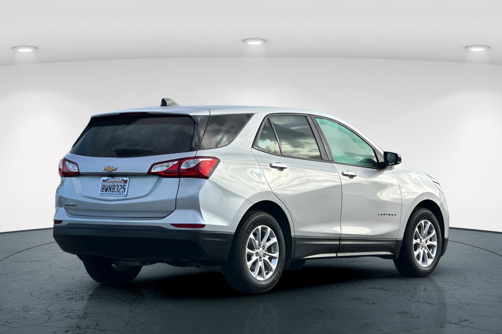 Used 2021 Chevrolet Equinox LS w/ LS Convenience Package image 6