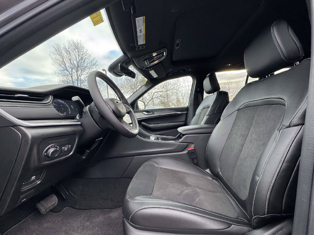 New 2026 Jeep Grand Cherokee Altitude AWD/4WD image 14