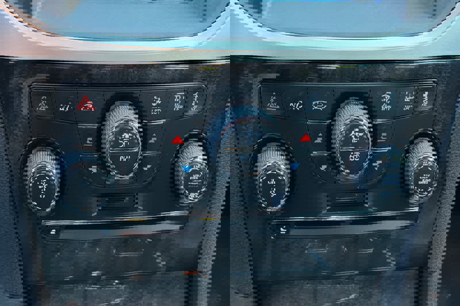 Used 2014 Chrysler 300 C image 22