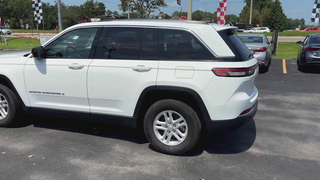 Used 2023 Jeep Grand Cherokee Laredo RWD image 6