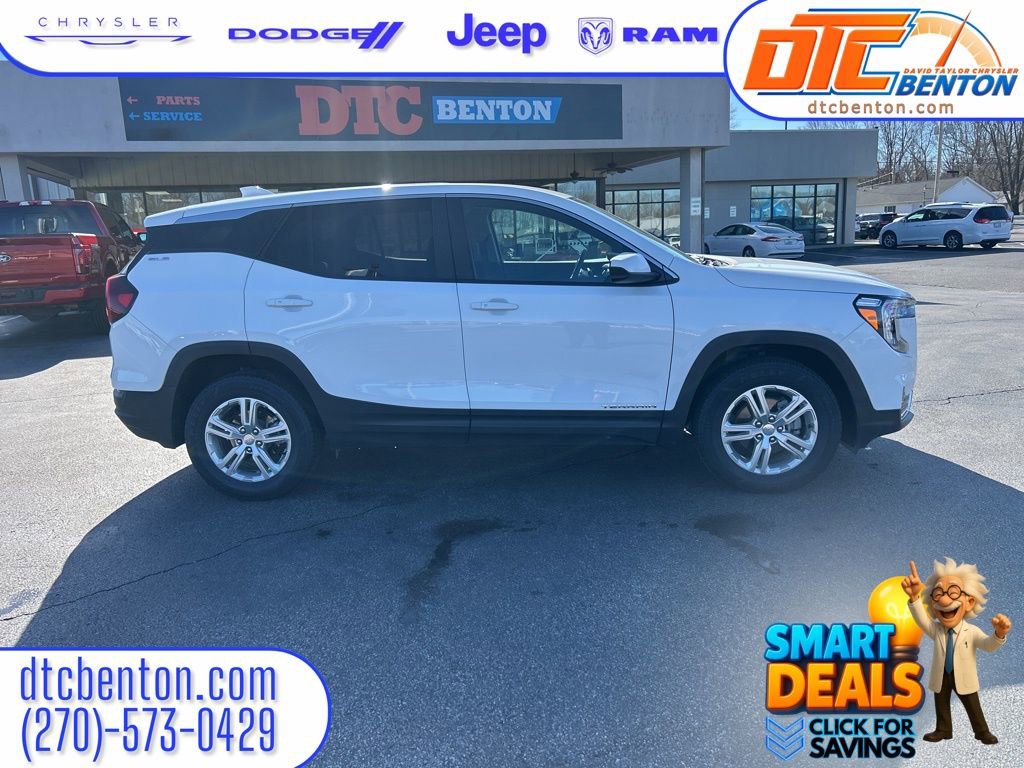 Used 2024 GMC Terrain SLE image 3