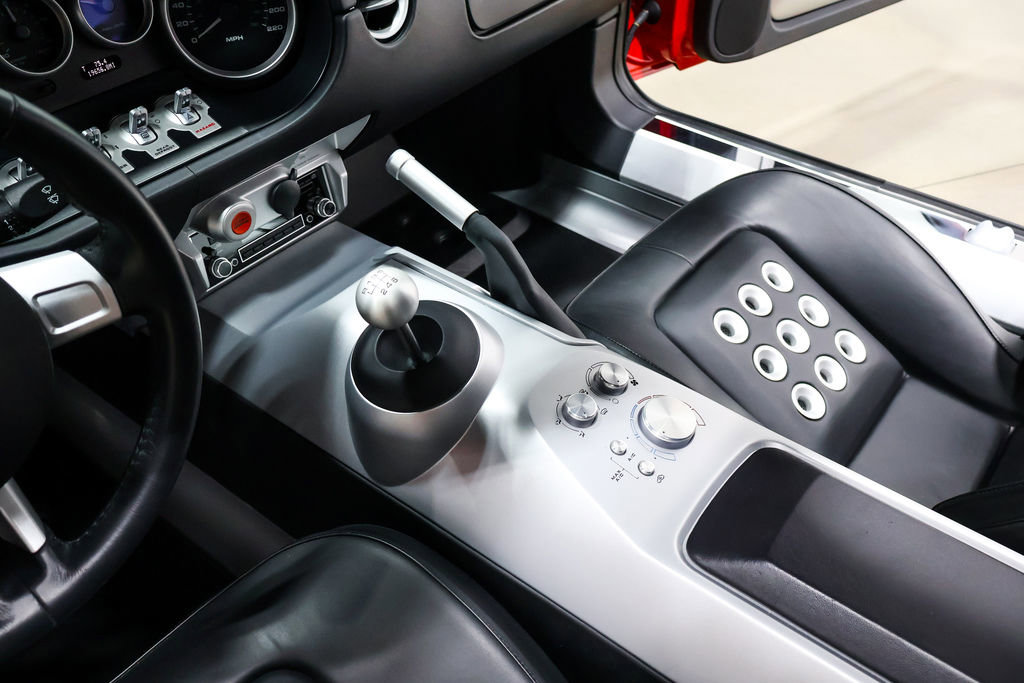 Used 2006 Ford GT RWD image 32