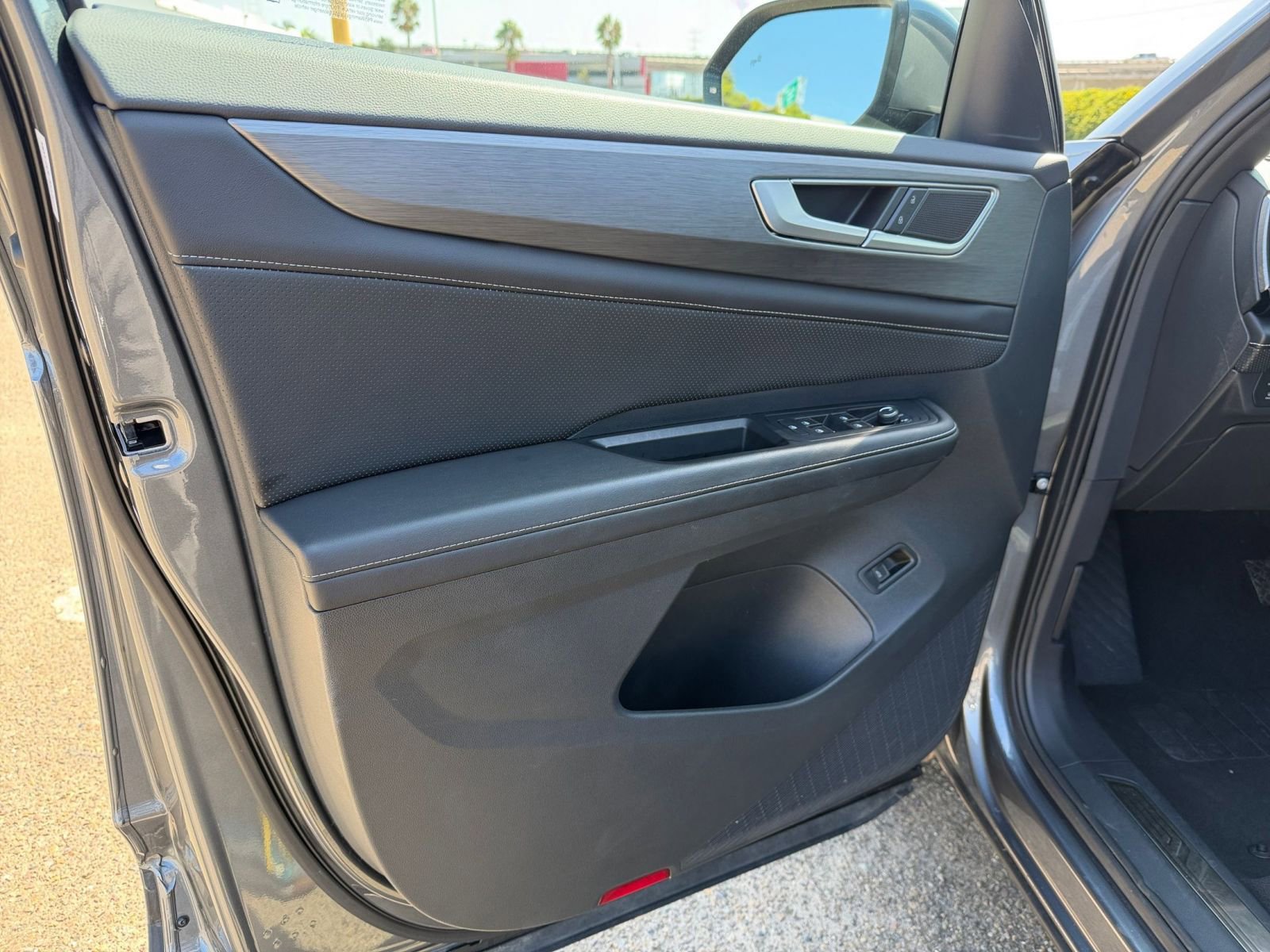 Used 2025 Volkswagen Atlas Cross Sport SE image 20