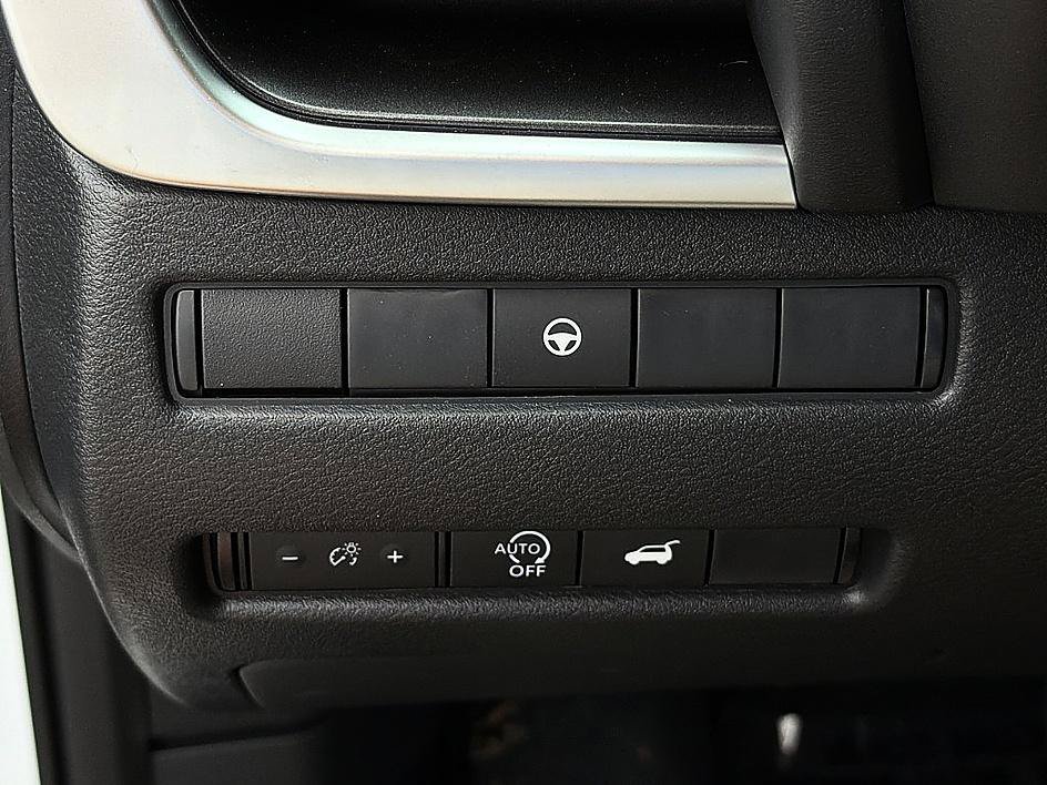 Used 2026 Nissan Rogue Dark Armor FWD image 20