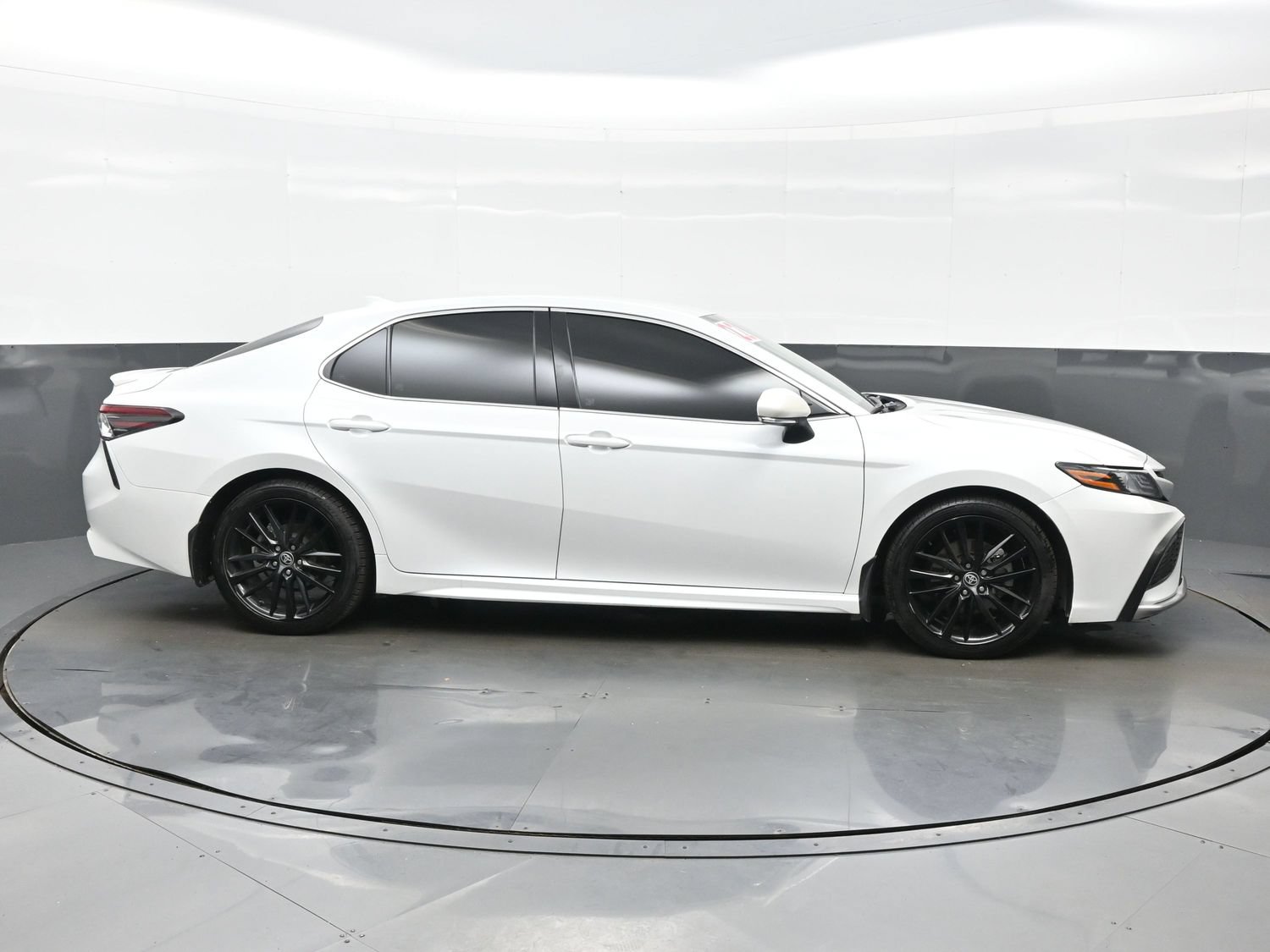 Used 2022 Toyota Camry XSE w/ Cold Weather Package FWD image 7
