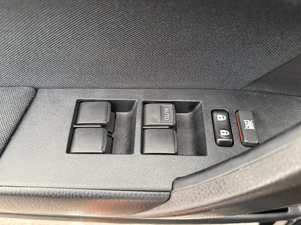 Used 2015 Toyota Corolla LE image 24