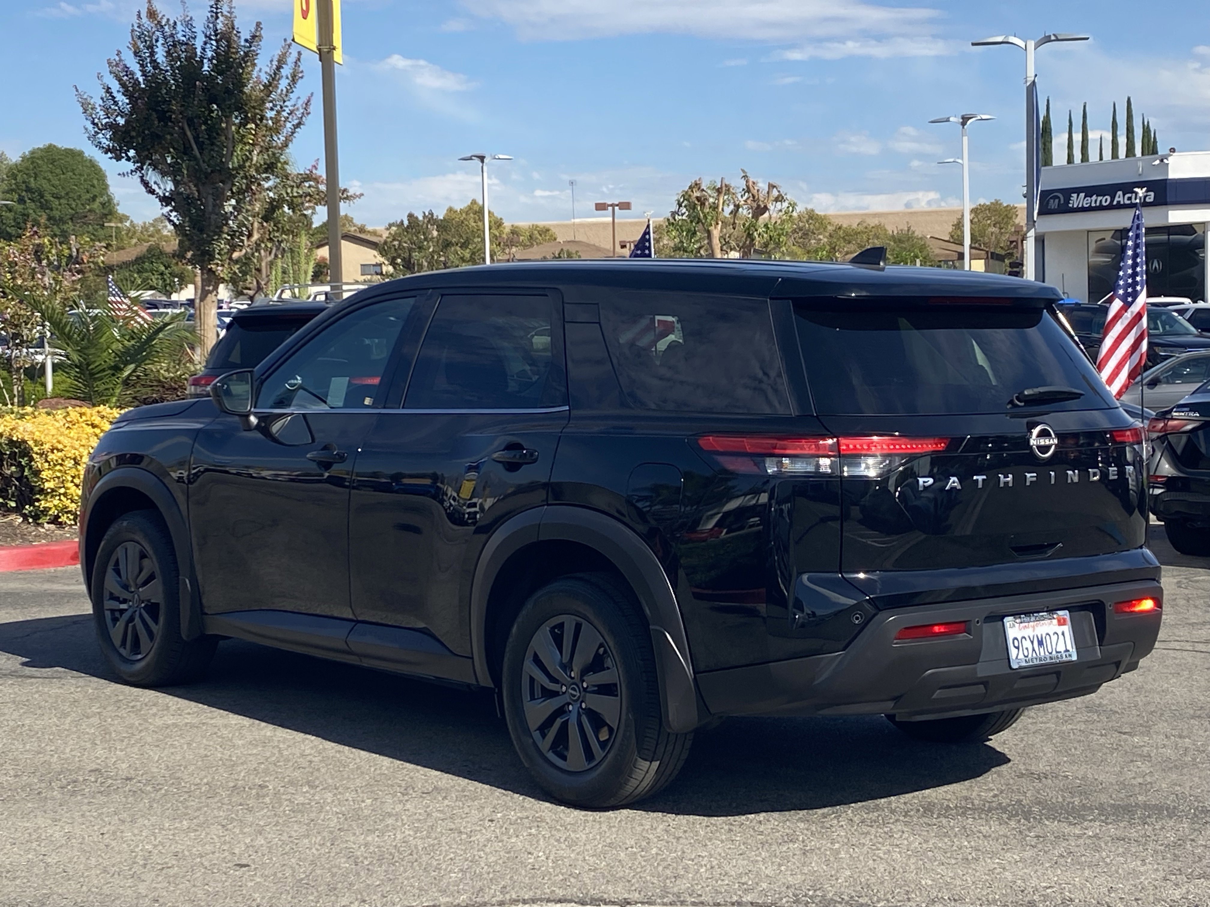 Used 2023 Nissan Pathfinder S image 5