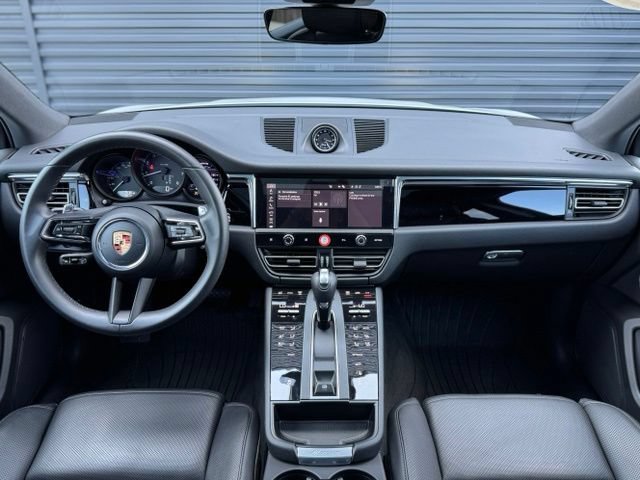 Certified 2026 Porsche Macan AWD/4WD image 18