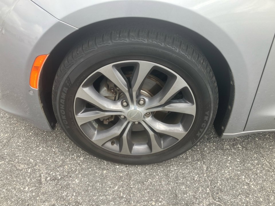 Used 2017 Chrysler Pacifica Limited image 31