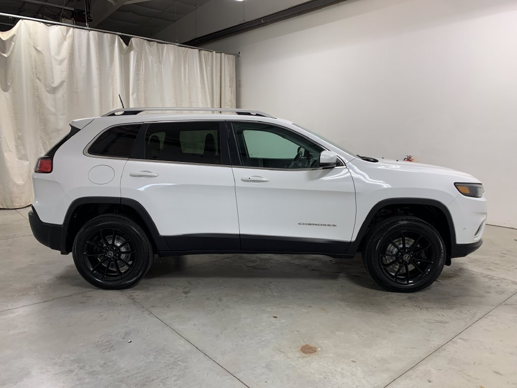 Used 2019 Jeep Cherokee Limited w/ Luxury Group AWD/4WD image 30