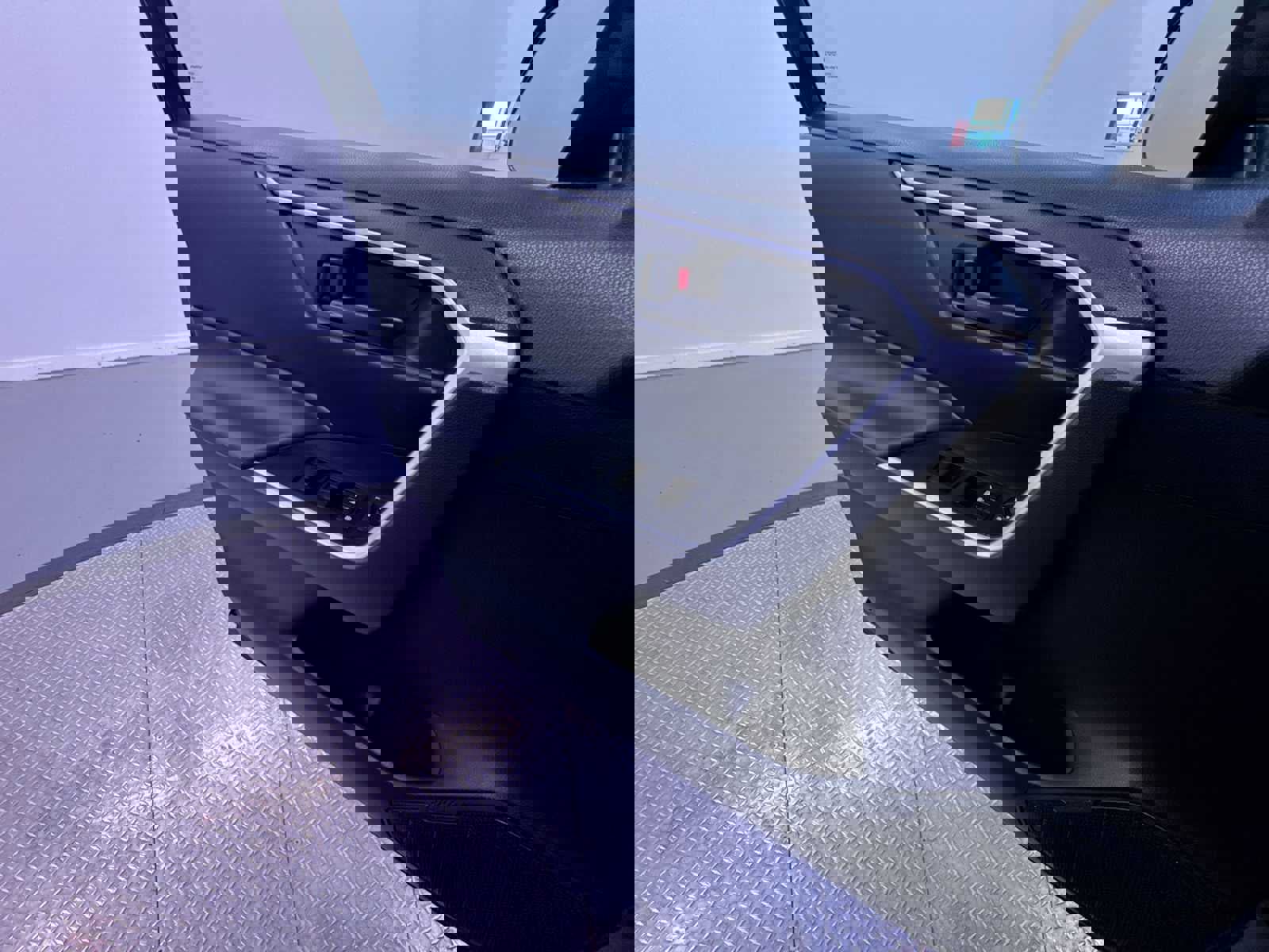 Used 2024 Toyota RAV4 LE AWD/4WD image 22