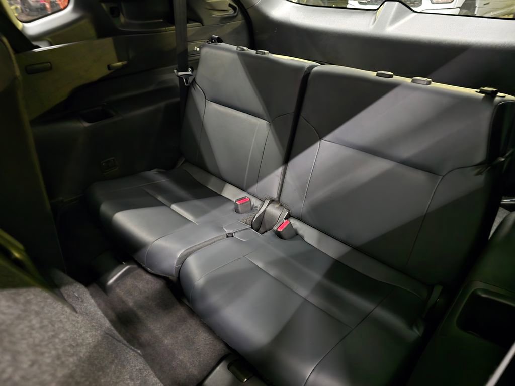 Used 2025 Mitsubishi Outlander SE FWD image 32