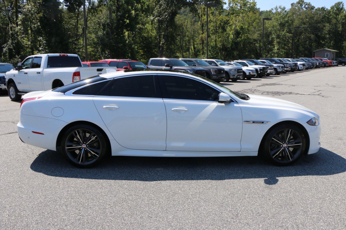 Used 2018 Jaguar XJ Supercharged RWD image 9