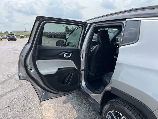 Used 2024 Jeep Compass Limited image 34