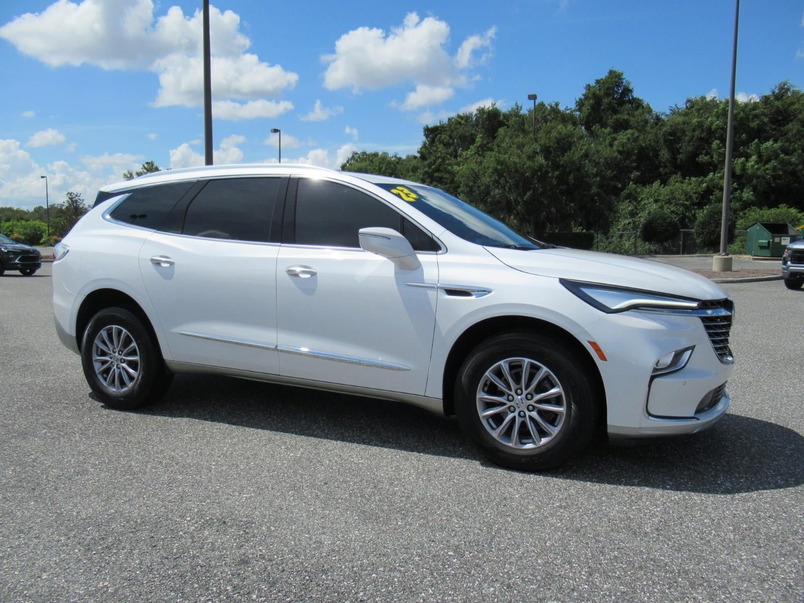 Used 2023 Buick Enclave Essence FWD image 2