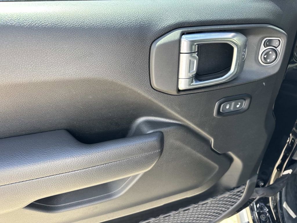 Used 2024 Jeep Wrangler Unlimited image 36