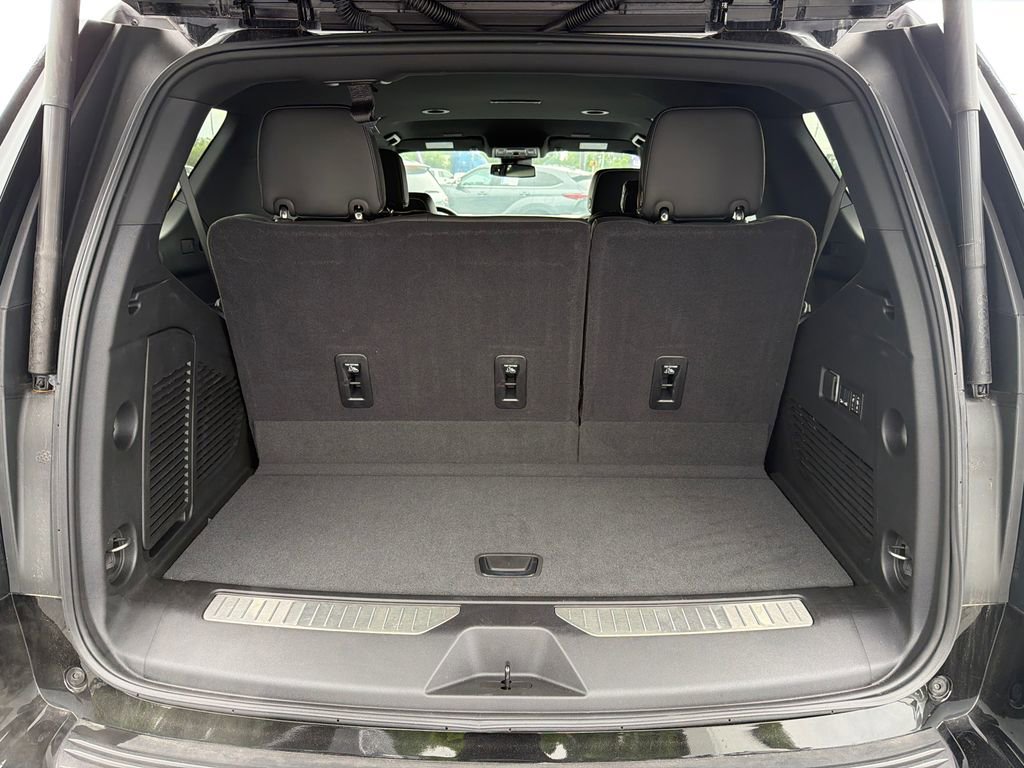 Used 2025 Chevrolet Tahoe Premier RWD image 18