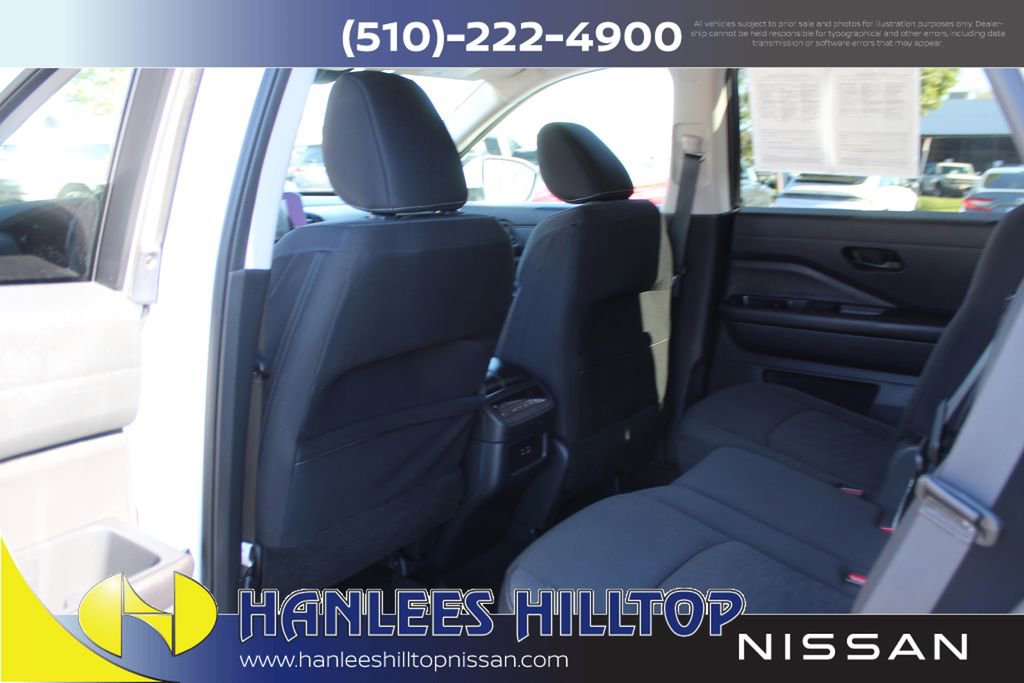Used 2024 Nissan Pathfinder SV image 16