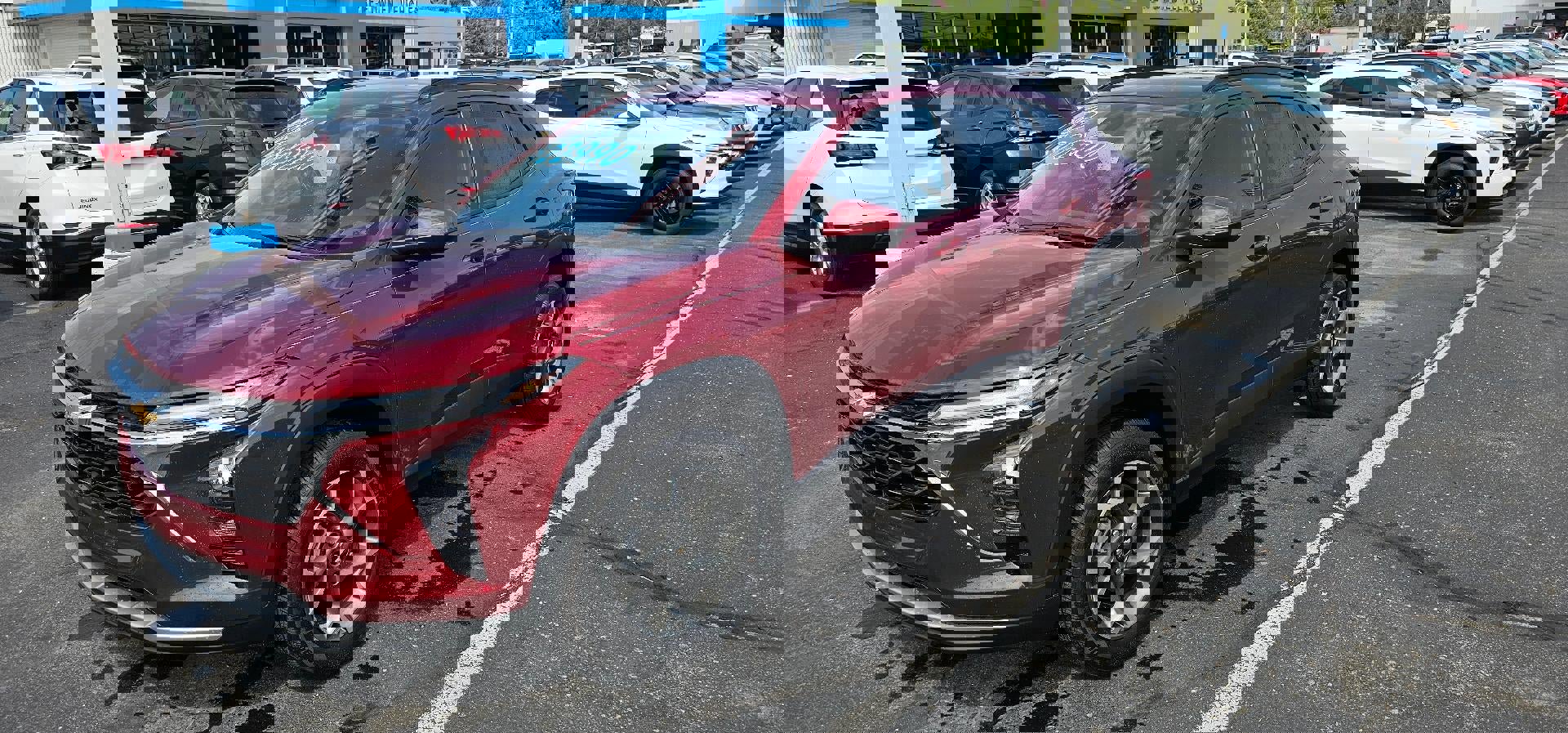 Used 2024 Chevrolet Trax LT w/ Driver Confidence Package image 8