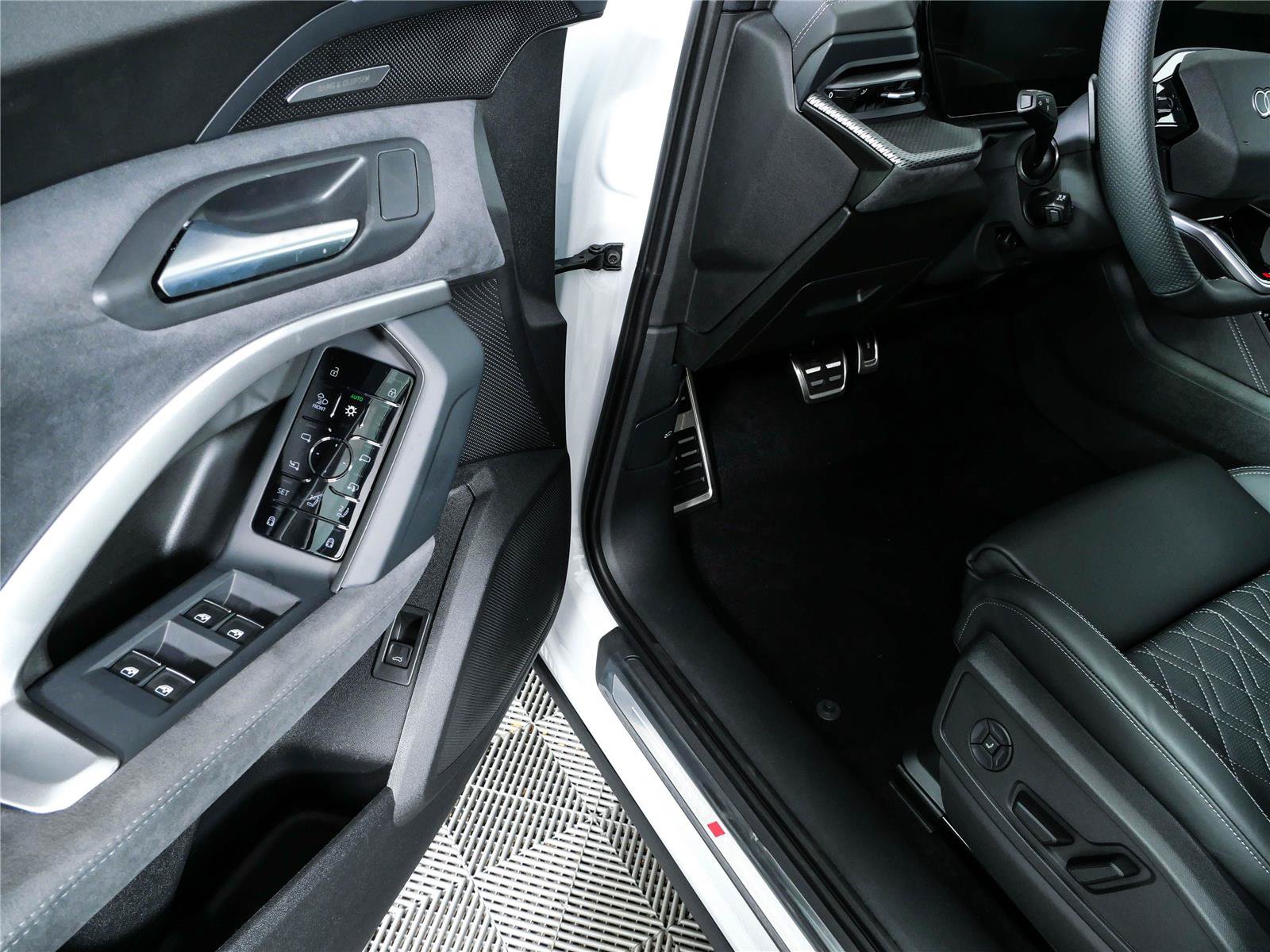 New 2026 Audi SQ5 Prestige AWD/4WD image 9