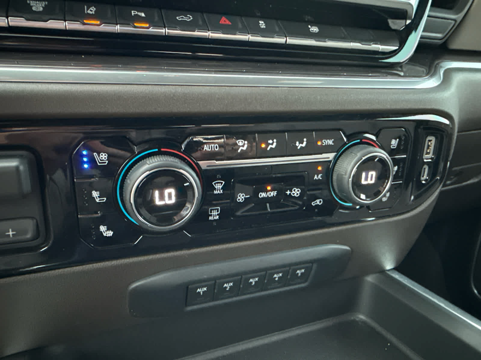 Certified 2025 Chevrolet Silverado 3500 LTZ w/ LTZ Premium Package AWD/4WD image 19