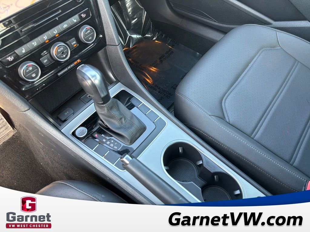 Used 2021 Volkswagen Passat 2.0T R-Line image 25