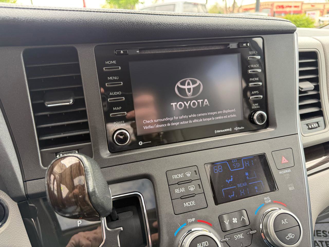 Used 2018 Toyota Sienna XLE w/ Entertainment Package FWD image 31