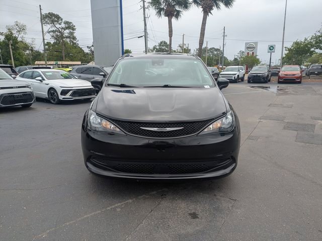 Used 2023 Chrysler Voyager LX image 8