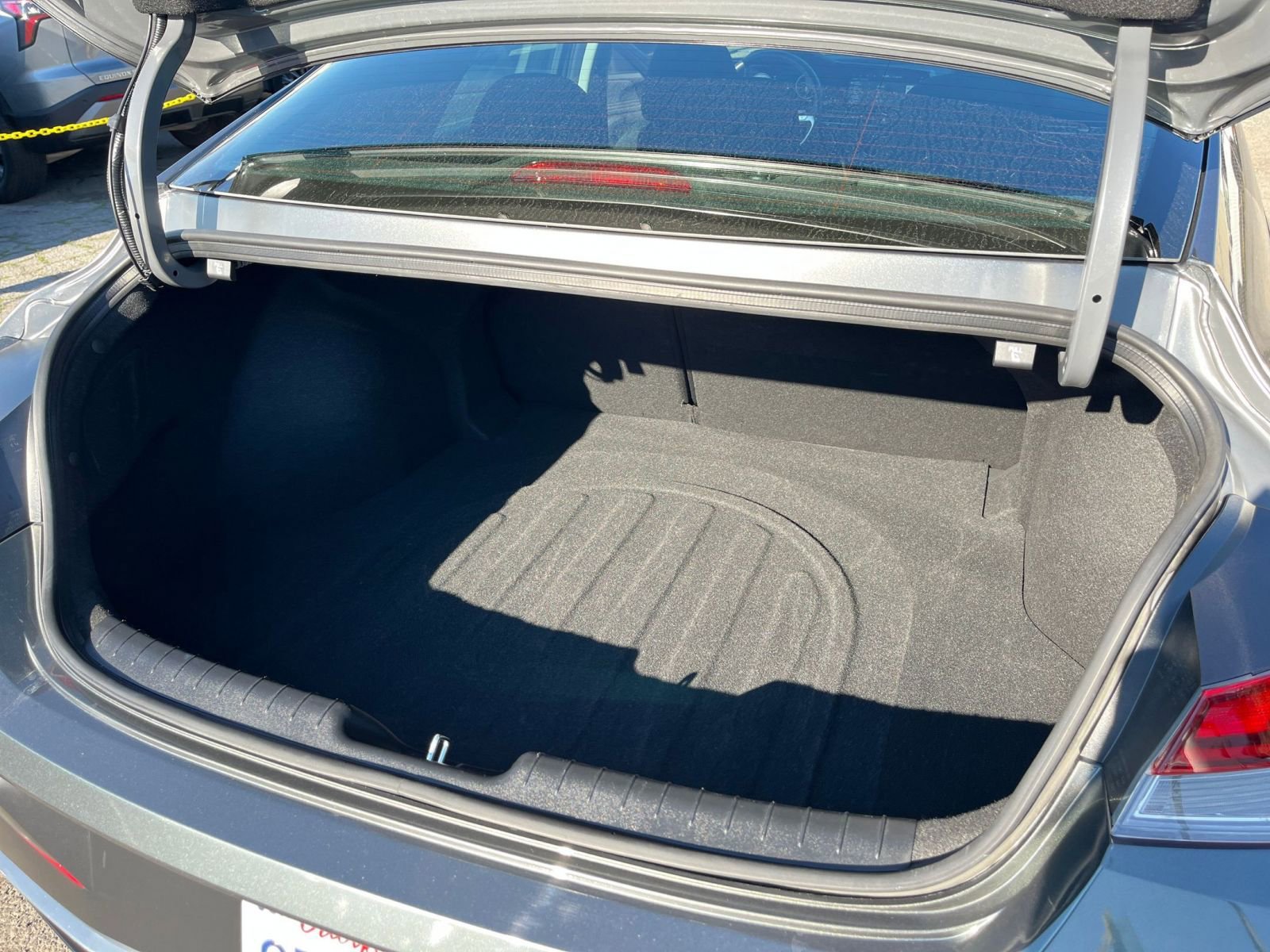 Used 2025 Hyundai Elantra SEL image 30