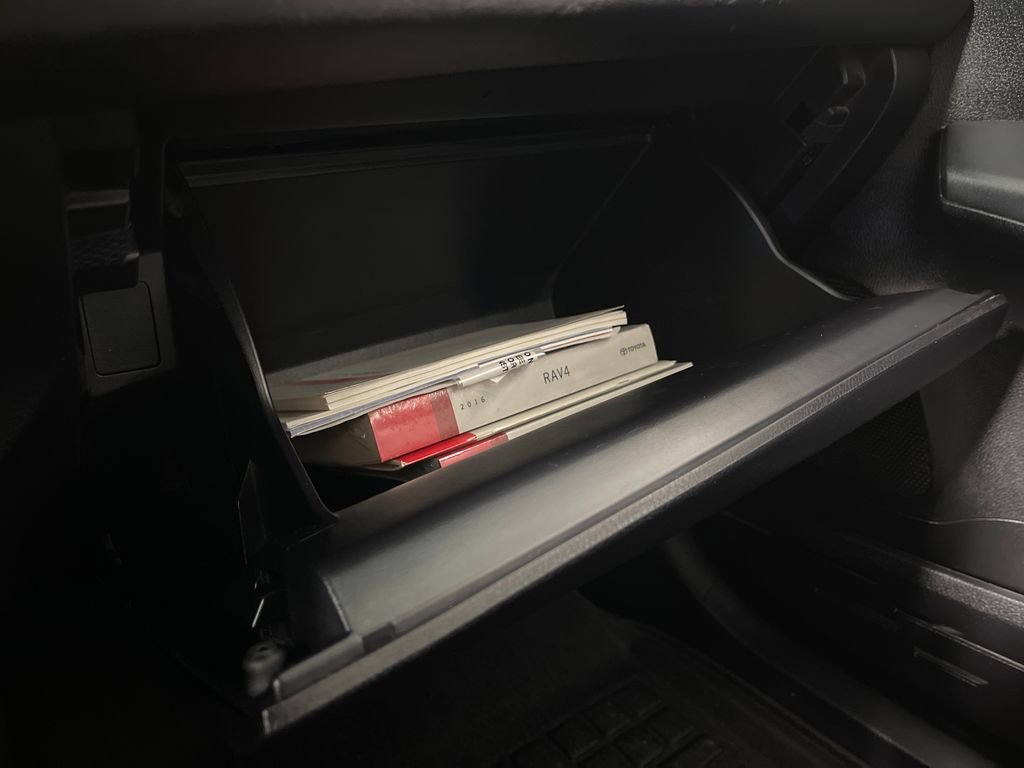 Used 2016 Toyota RAV4 LE FWD image 27