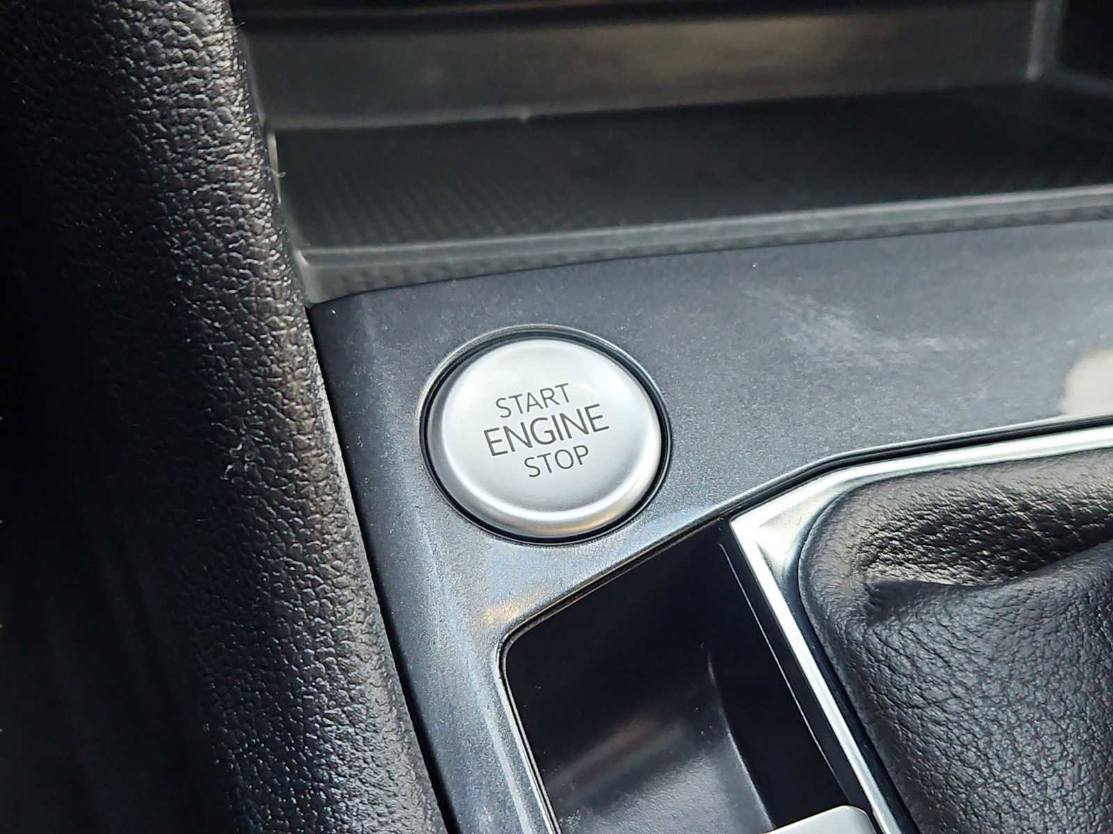 Certified 2023 Volkswagen Tiguan SEL R-Line image 29