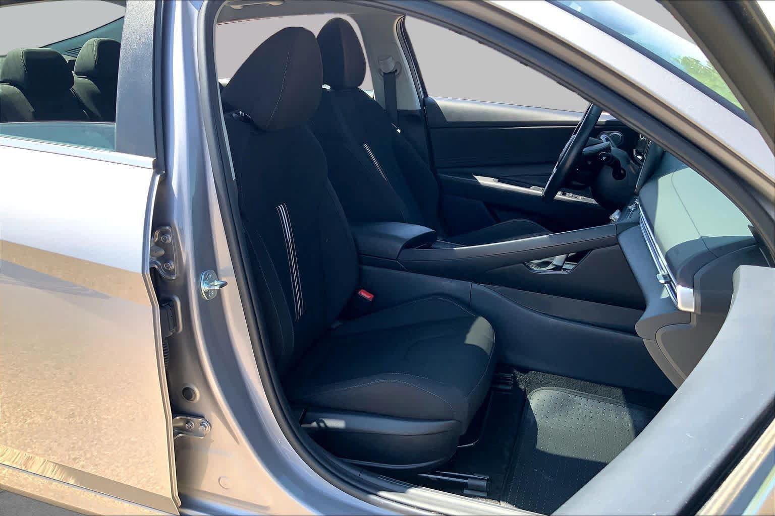 Used 2025 Hyundai Elantra SEL FWD image 9