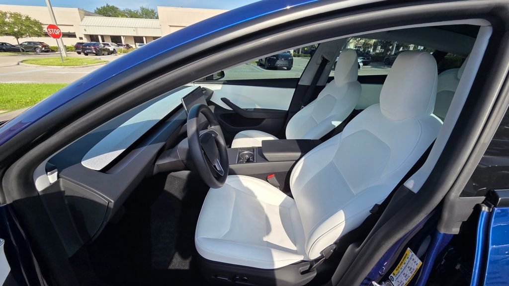 Used 2025 Tesla Model 3 Long Range RWD image 17