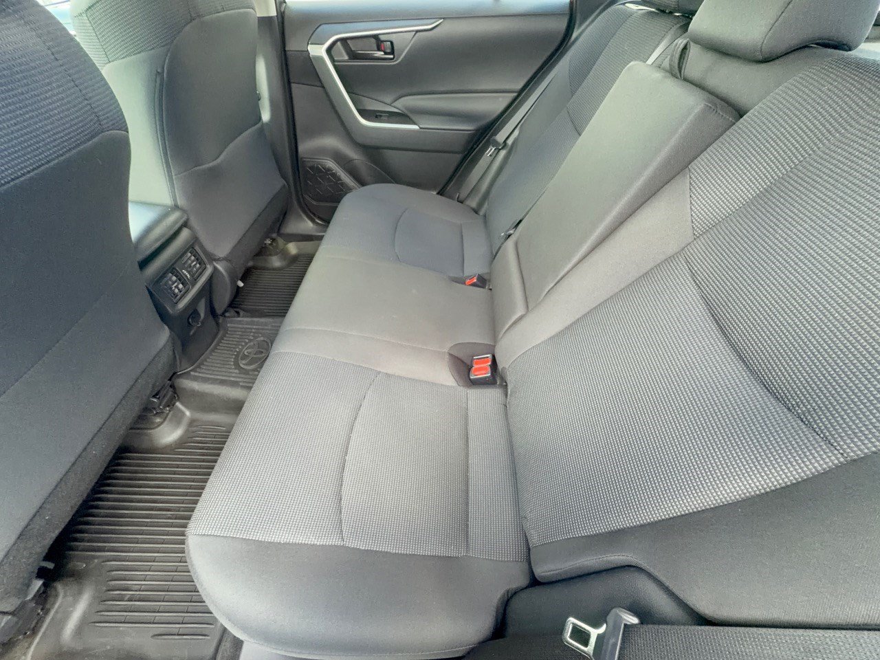 Used 2023 Toyota RAV4 LE AWD/4WD image 25