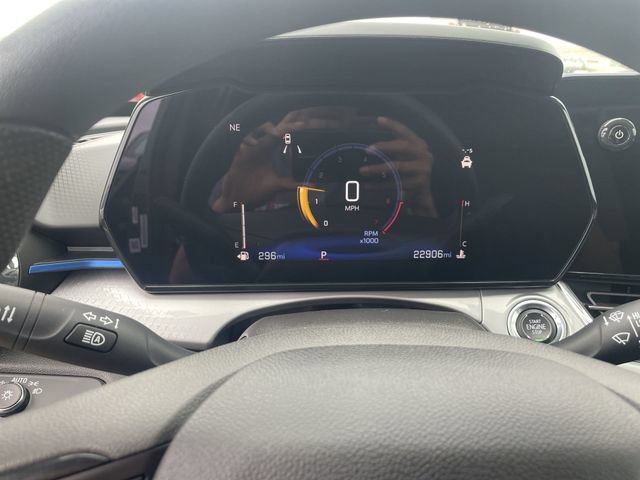 Used 2025 Chevrolet Trax LT FWD image 20