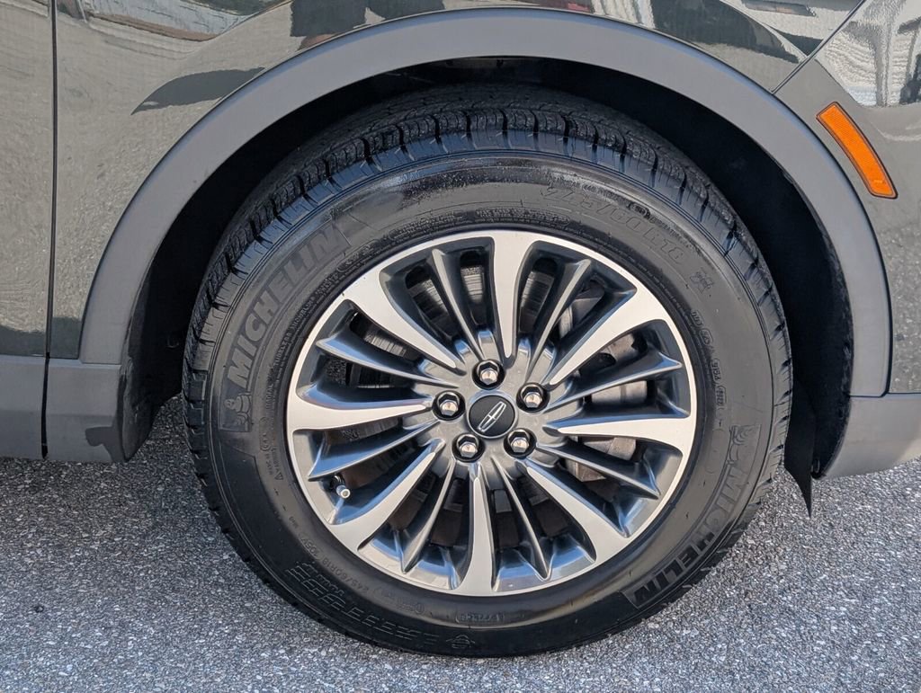 Used 2022 Lincoln Nautilus FWD w/ Premium Package image 9