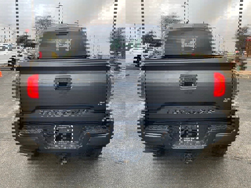 Used 2022 Toyota Tacoma TRD Sport w/ Technology Package image 6