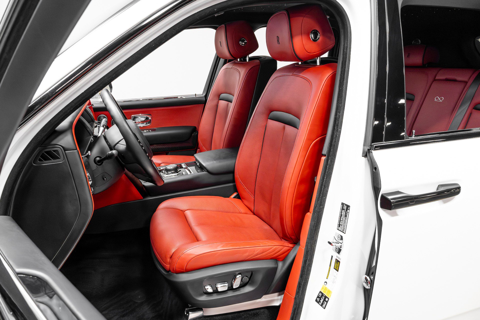 Used 2021 Rolls-Royce Cullinan Black Badge image 7