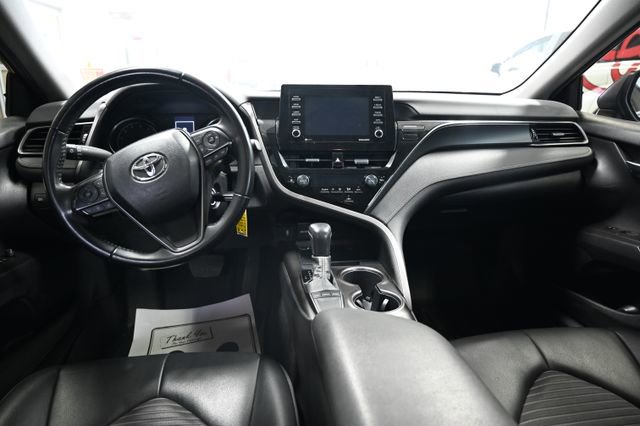 Used 2022 Toyota Camry SE image 13