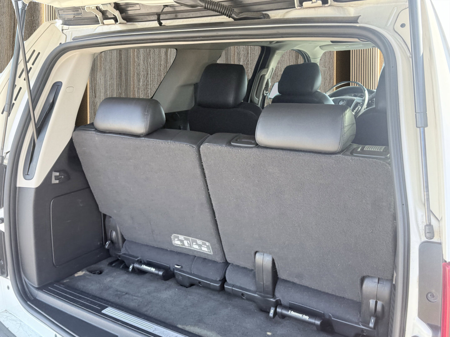 Used 2012 Cadillac Escalade Luxury RWD image 16