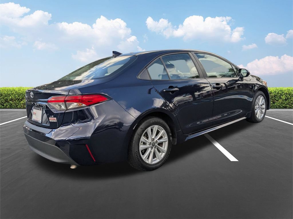 Used 2025 Toyota Corolla LE w/ LE Premium Package FWD image 5