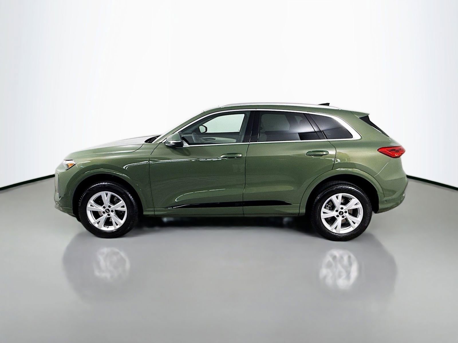 Used 2025 Audi Q5 Premium AWD/4WD image 2