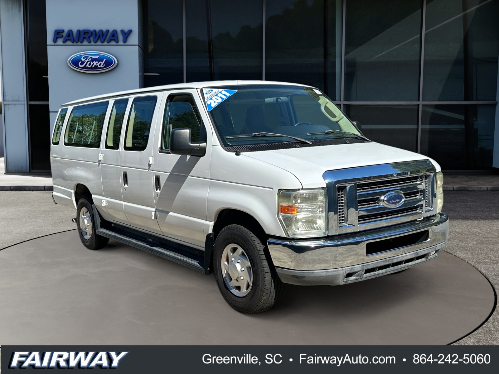 Used 2011 Ford E-350 and Econoline 350 Extended Wagon Super Duty RWD image 4