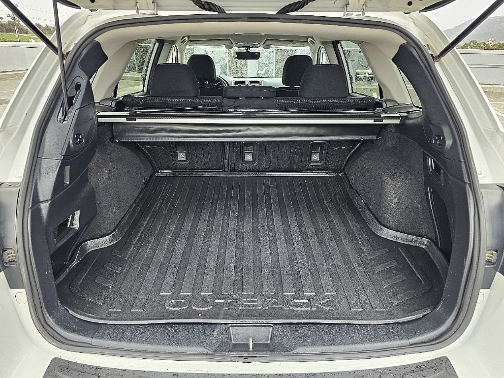 Used 2018 Subaru Outback 2.5i Premium image 11