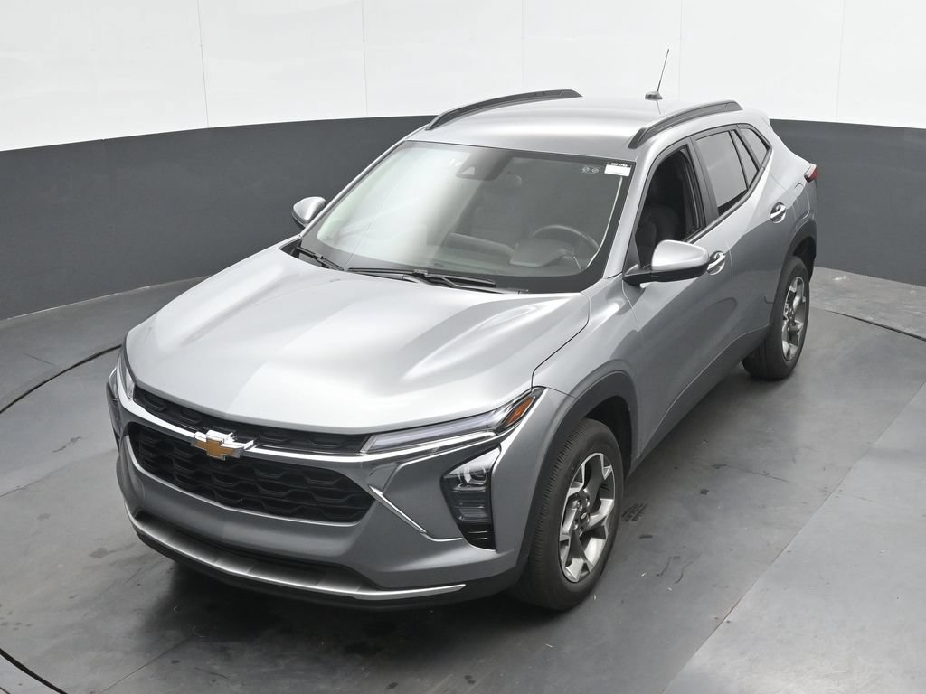 Used 2025 Chevrolet Trax LT w/ LT Convenience Package FWD image 32